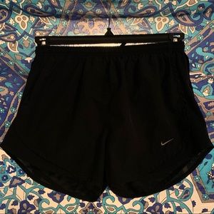 Nike Tempo Shorts (Size S.)